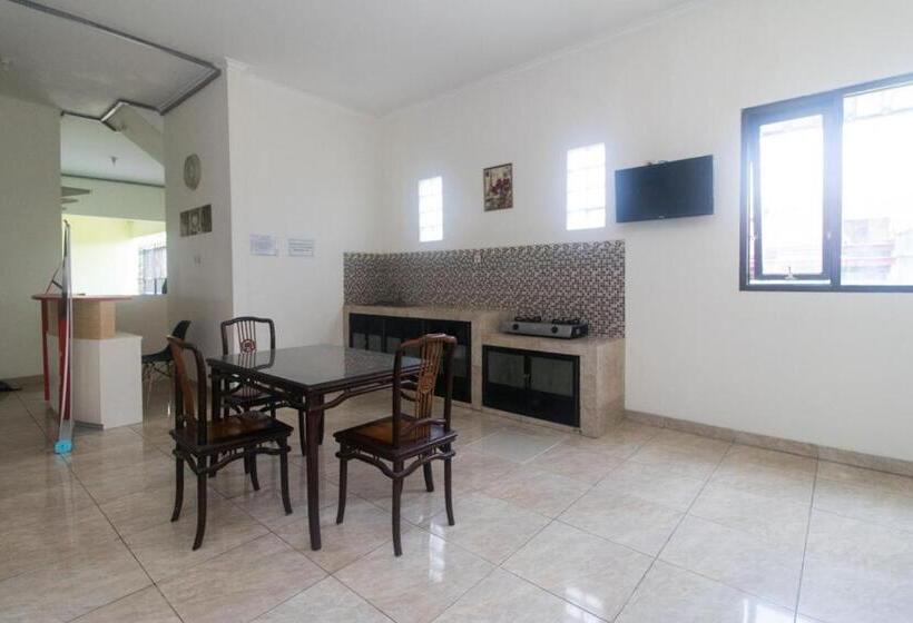 Pensione Reddoorz Syariah Near Stasiun Madiun