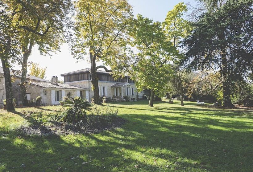 تختخواب و صبحانه Domaine De Garat