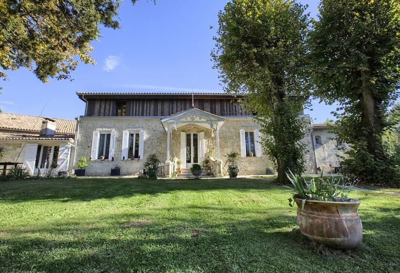 تختخواب و صبحانه Domaine De Garat