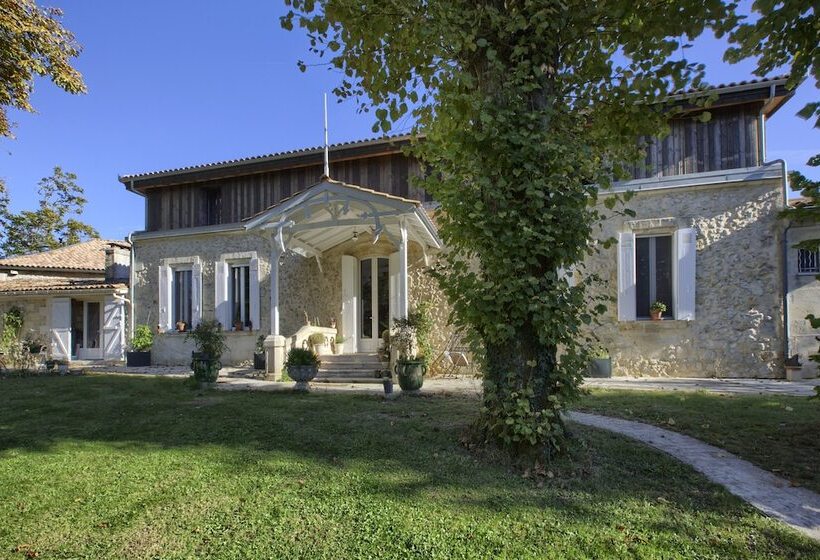 تختخواب و صبحانه Domaine De Garat