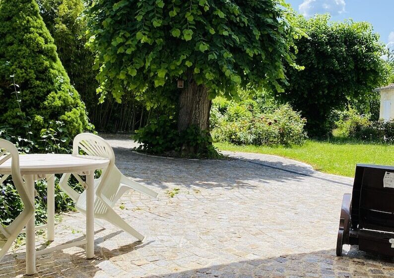 تختخواب و صبحانه Domaine De Garat