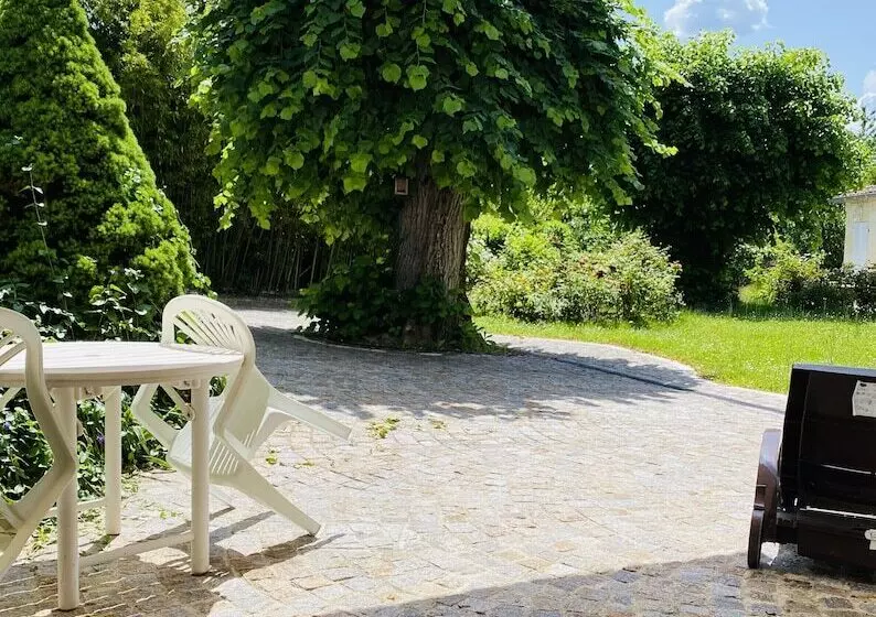 تختخواب و صبحانه Domaine De Garat