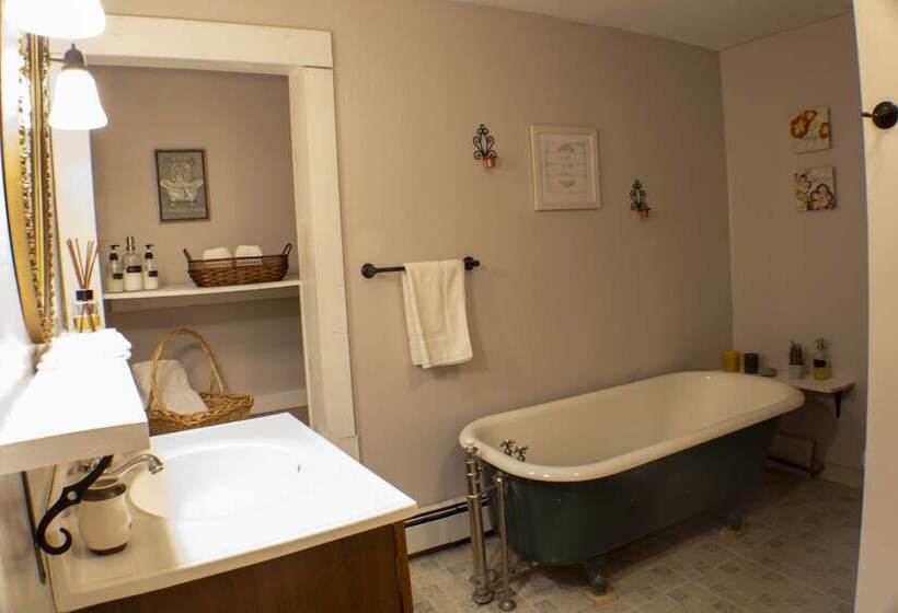 민박 The Engel House