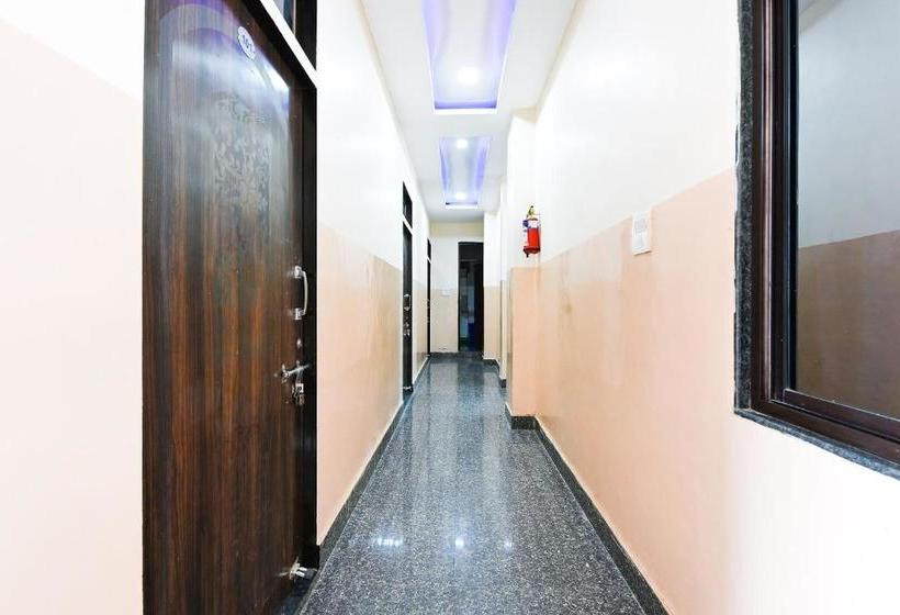 Отель Oyo 71393 Radhika & Restaurant