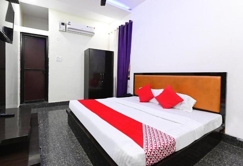 Отель Oyo 71393 Radhika & Restaurant