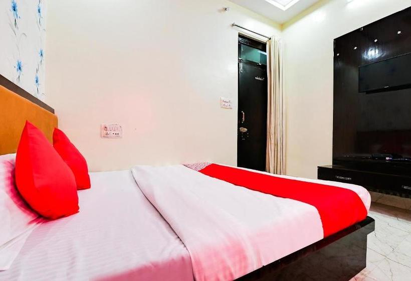 Отель Oyo 71393 Radhika & Restaurant