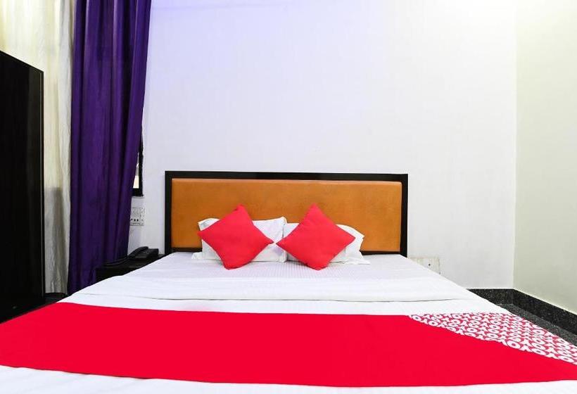 Отель Oyo 71393 Radhika & Restaurant