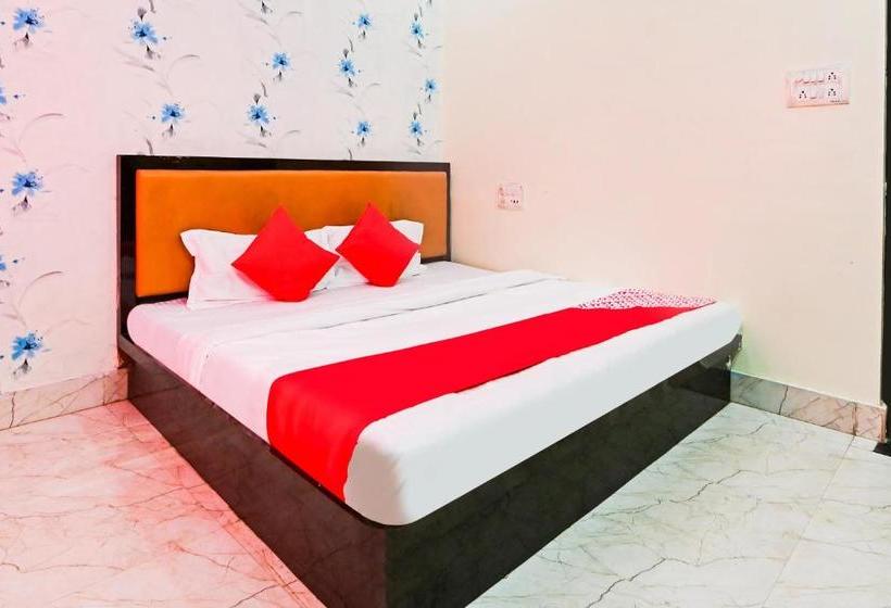 Отель Oyo 71393 Radhika & Restaurant