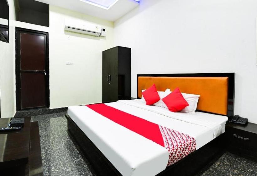 Отель Oyo 71393 Radhika & Restaurant