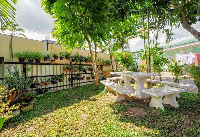 בית מלון כפרי Oyo 760 Inn Chan Resort