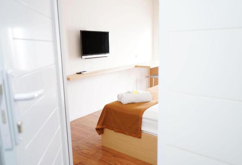 فندق Urooms Senayan