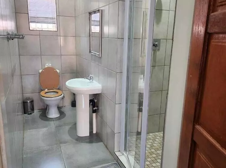 Majatalo Suits Guest House & Bar