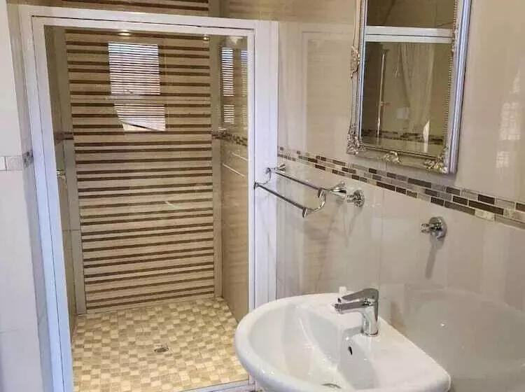 Majatalo Suits Guest House & Bar