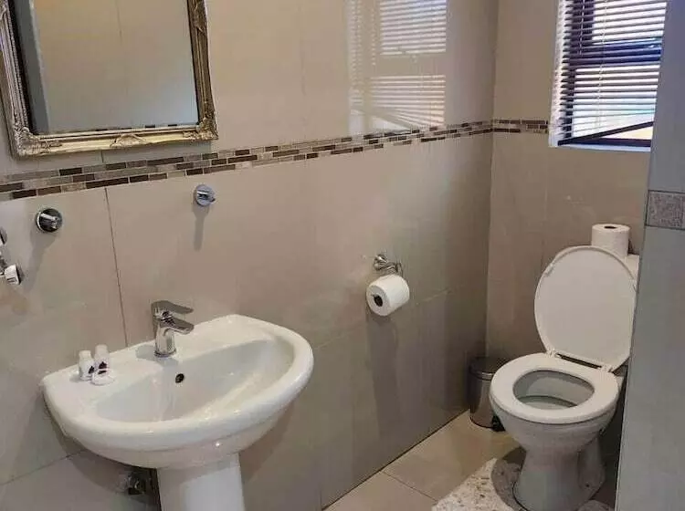 Majatalo Suits Guest House & Bar