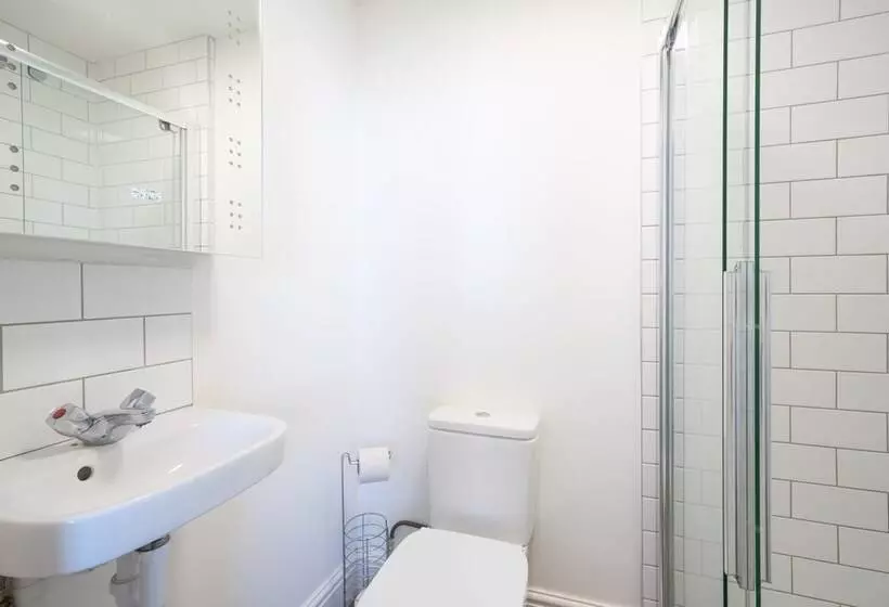 The Veteran Hotel & Bar