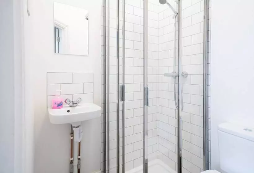 The Veteran Hotel & Bar