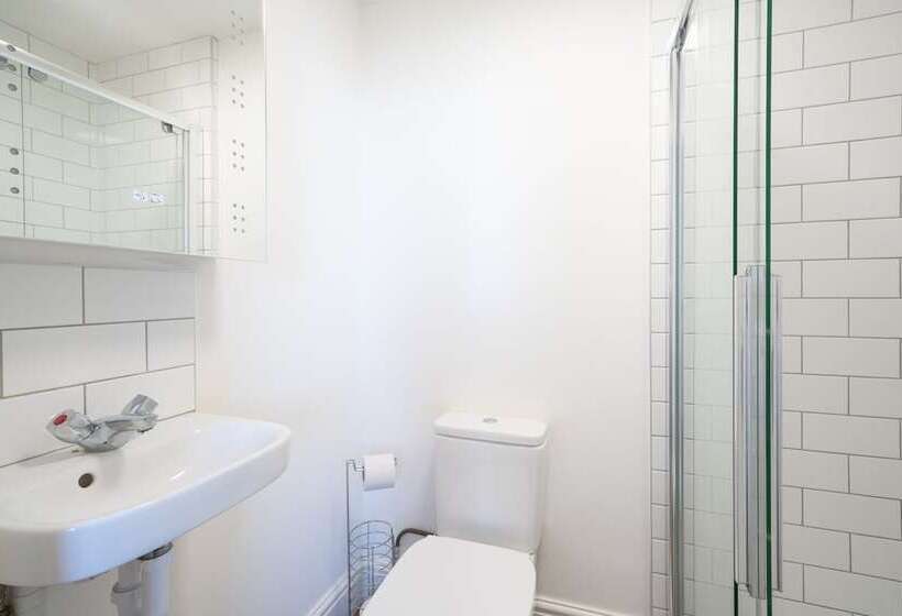 The Veteran Hotel & Bar