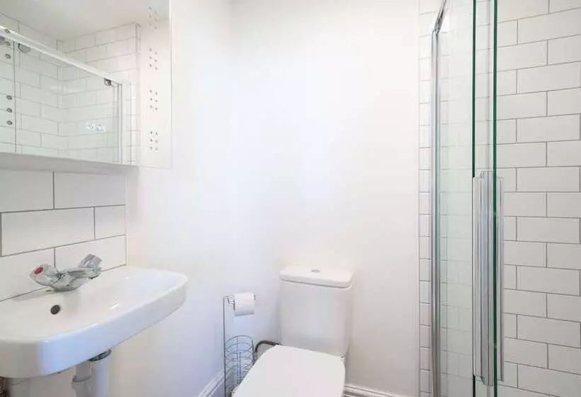 The Veteran Hotel & Bar