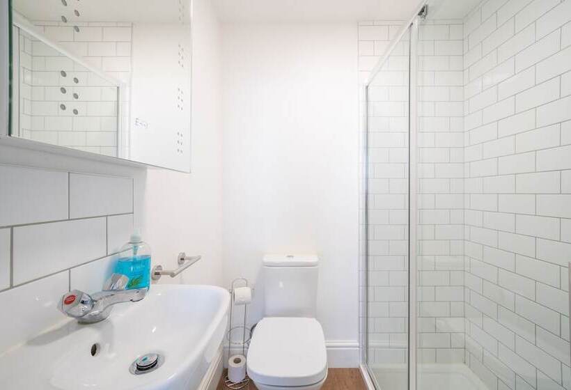 The Veteran Hotel & Bar