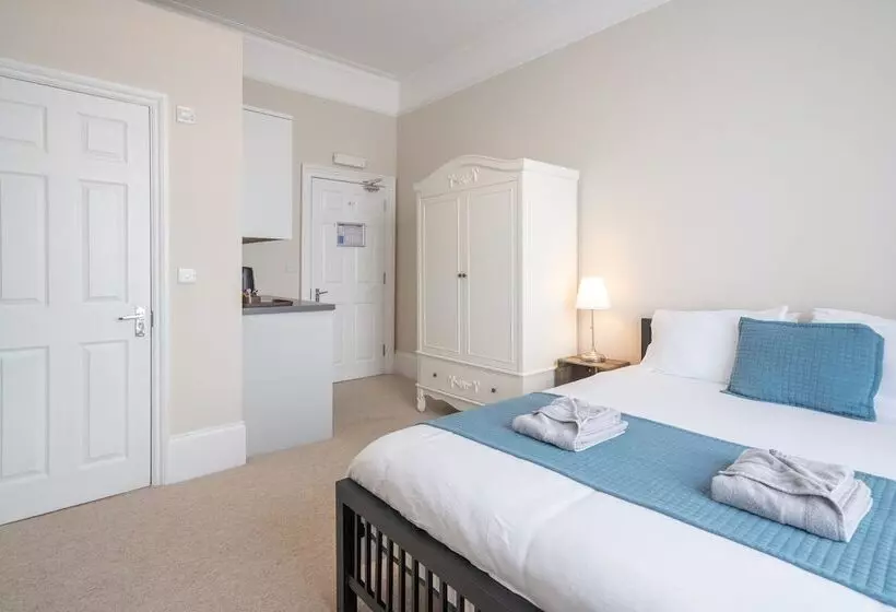 The Veteran Hotel & Bar