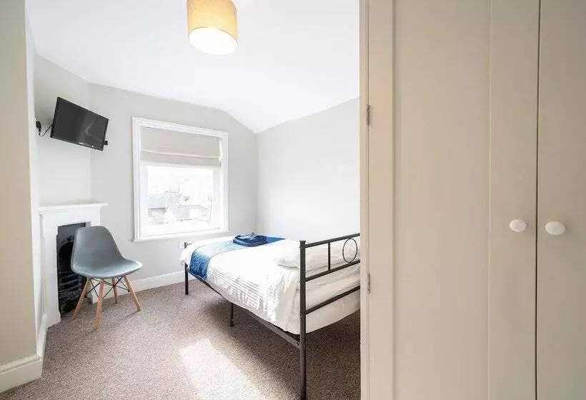 The Veteran Hotel & Bar