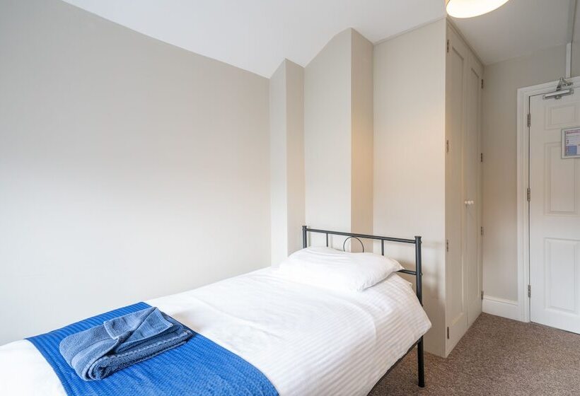 The Veteran Hotel & Bar