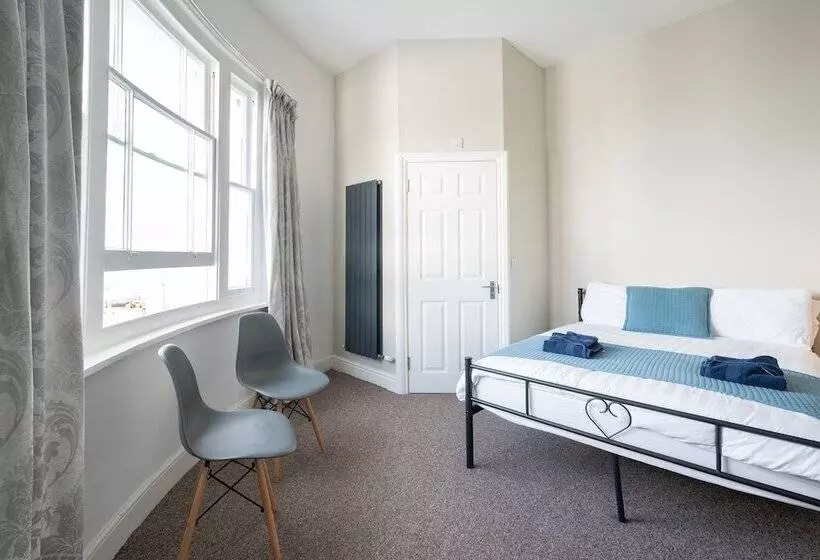 The Veteran Hotel & Bar