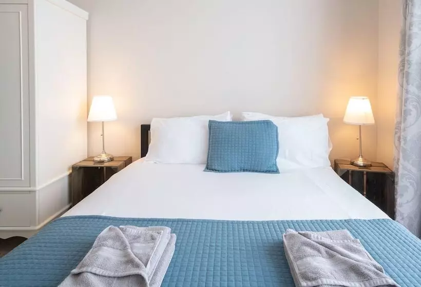 The Veteran Hotel & Bar