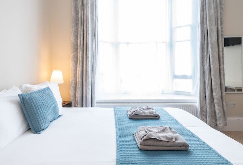 The Veteran Hotel & Bar