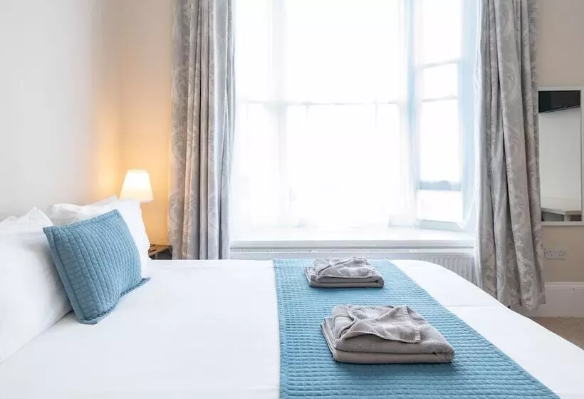 The Veteran Hotel & Bar