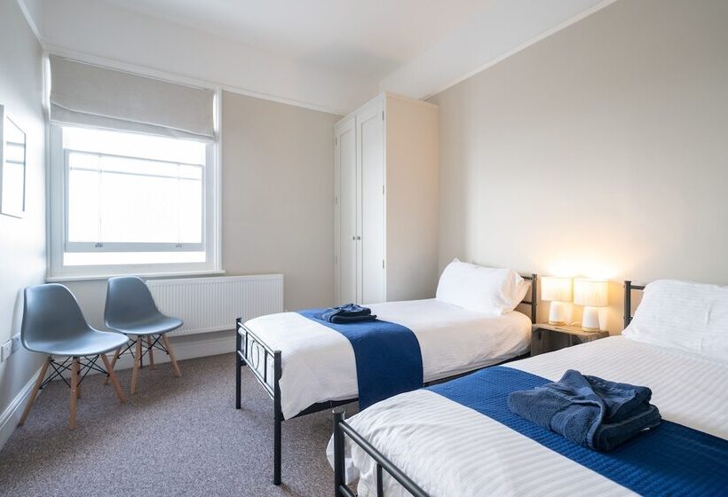 The Veteran Hotel & Bar