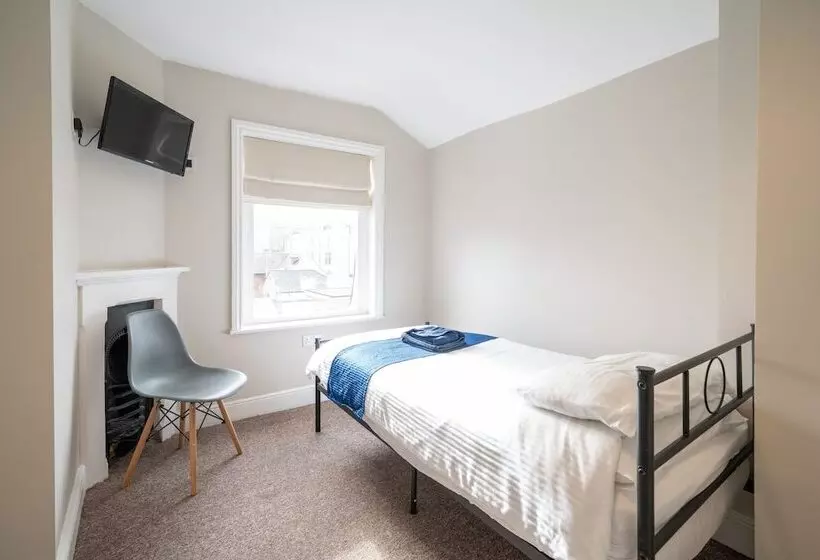 The Veteran Hotel & Bar