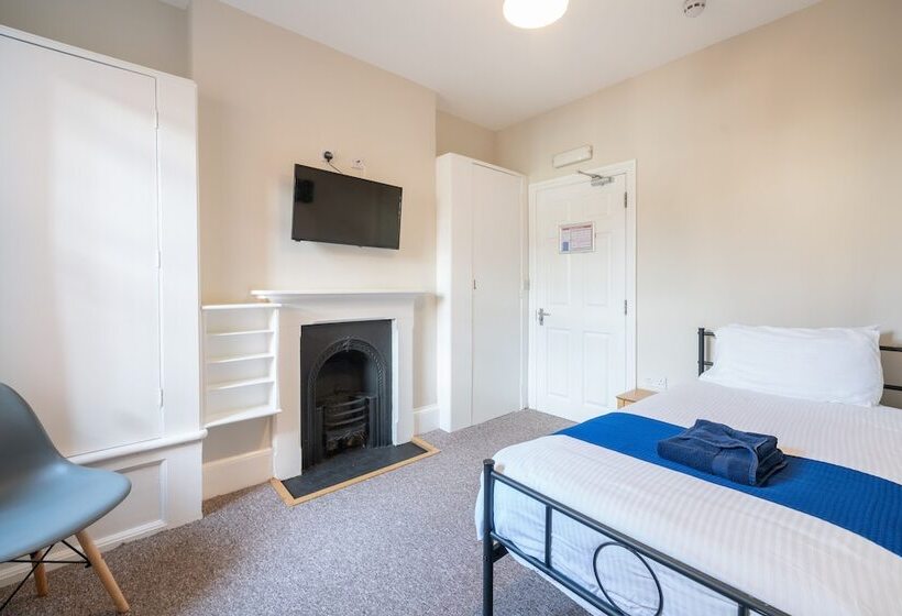 The Veteran Hotel & Bar