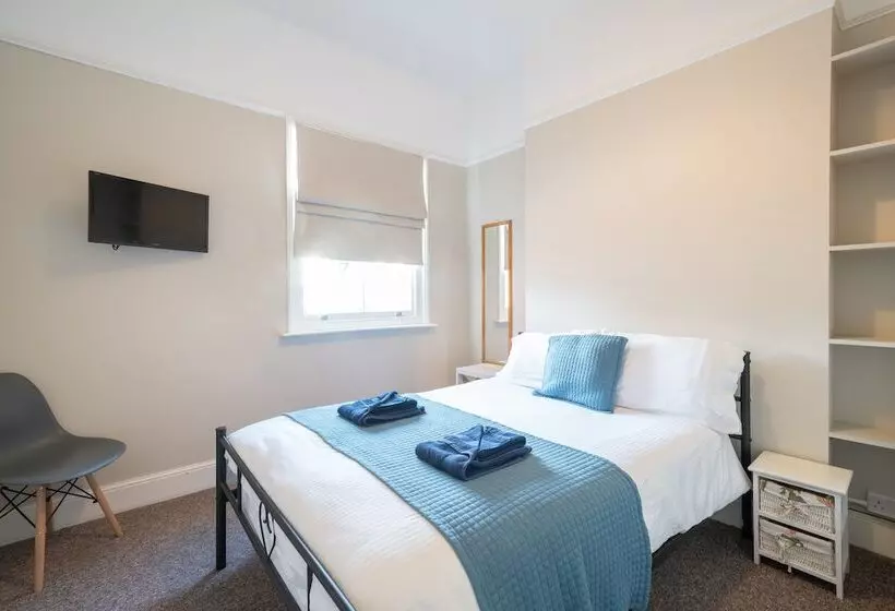 The Veteran Hotel & Bar