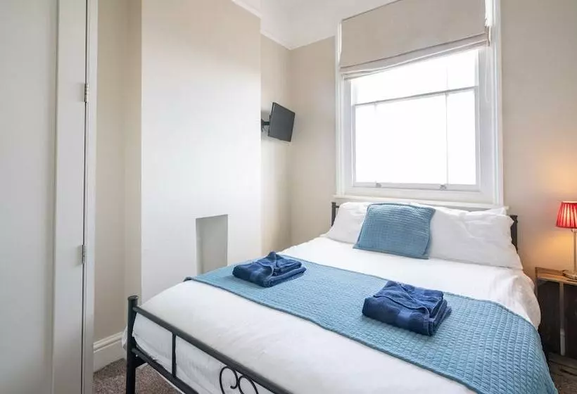 The Veteran Hotel & Bar