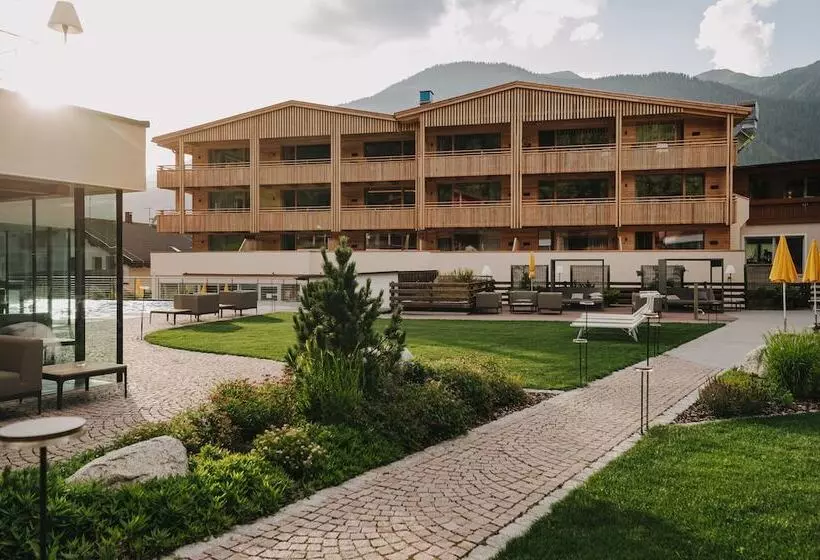 Alpine Nature Hotel Stoll