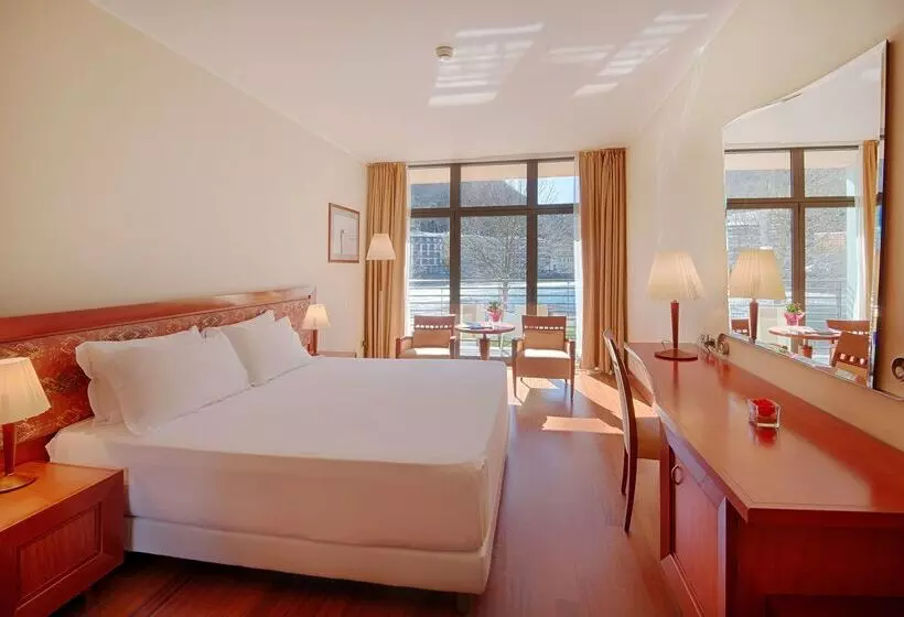 Отель NH Lecco Pontevecchio