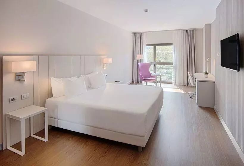 Отель NH Lecco Pontevecchio