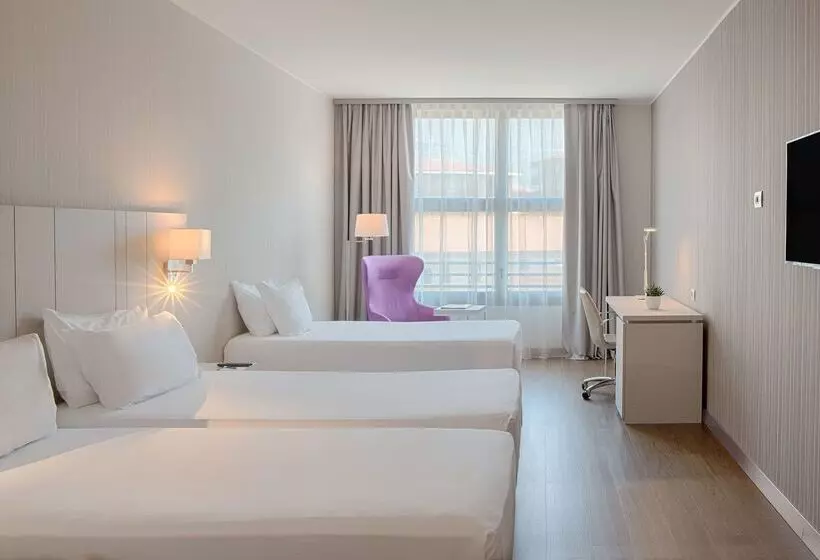 Отель NH Lecco Pontevecchio