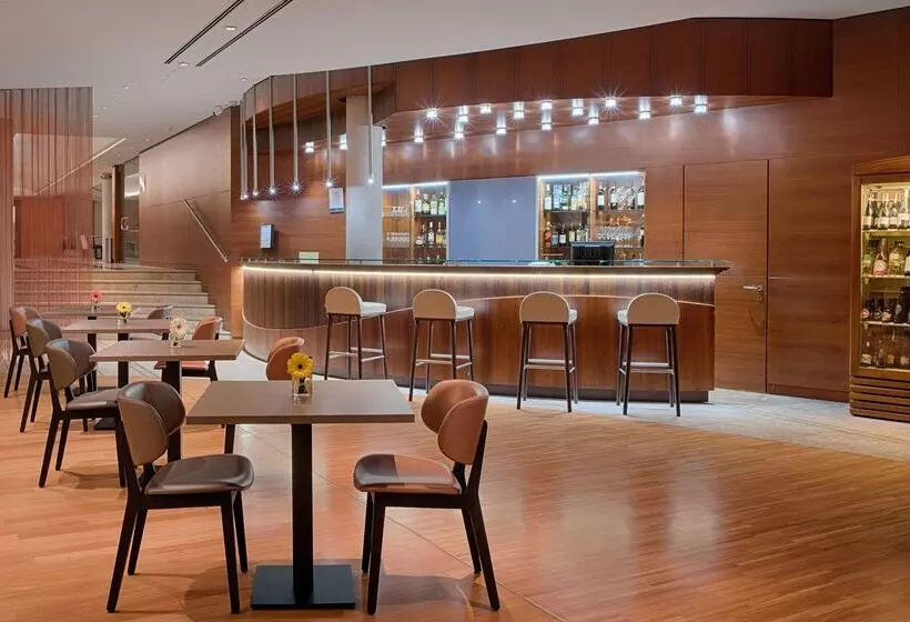 Отель NH Lecco Pontevecchio