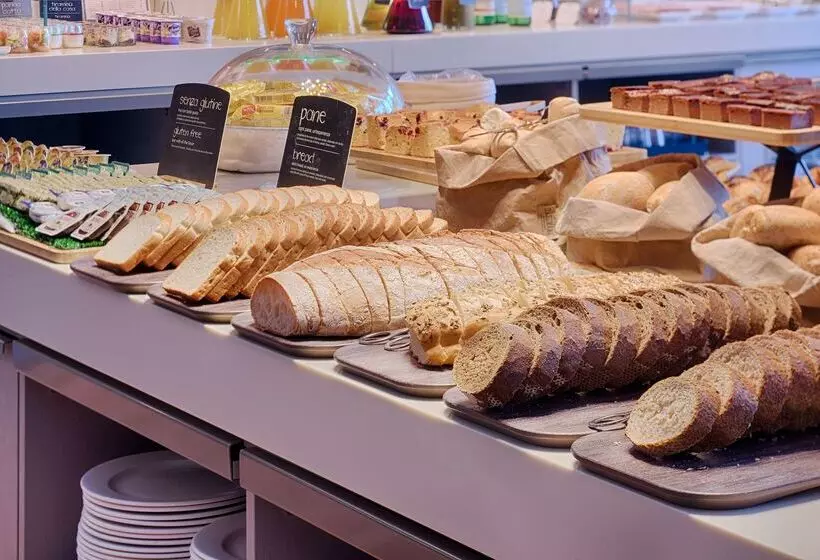 Отель NH Lecco Pontevecchio