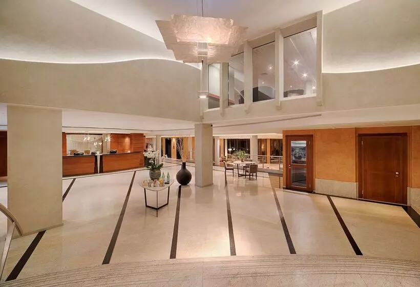 Отель NH Lecco Pontevecchio