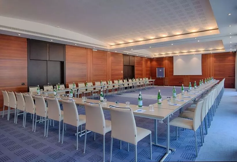 Отель NH Lecco Pontevecchio