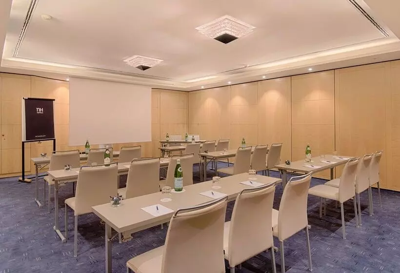 Отель NH Lecco Pontevecchio