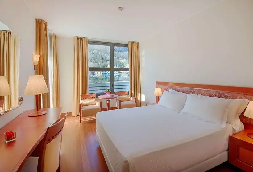 Отель NH Lecco Pontevecchio