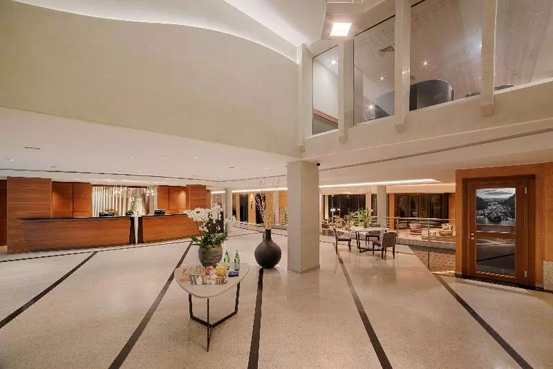 Отель NH Lecco Pontevecchio