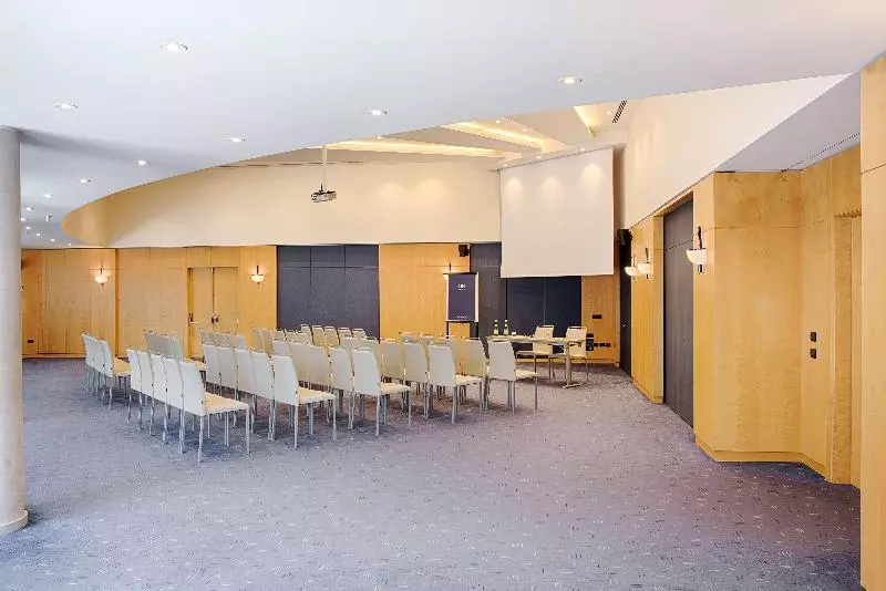 Отель NH Lecco Pontevecchio