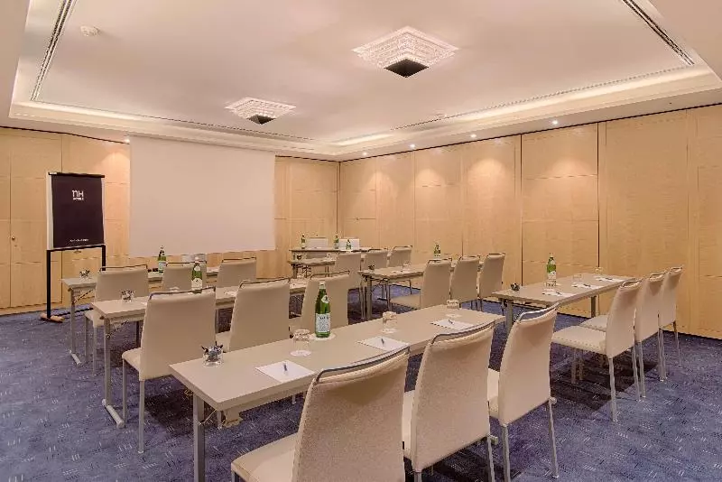 Отель NH Lecco Pontevecchio