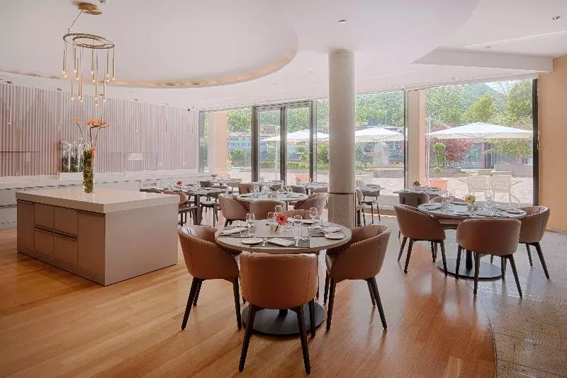 Отель NH Lecco Pontevecchio