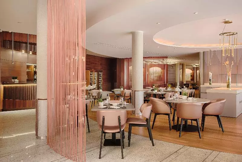 Отель NH Lecco Pontevecchio